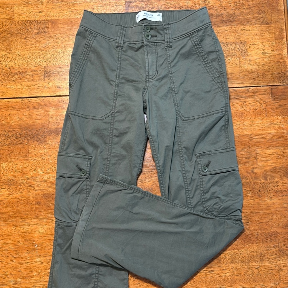 NWOT Green Hollister Cargo pants